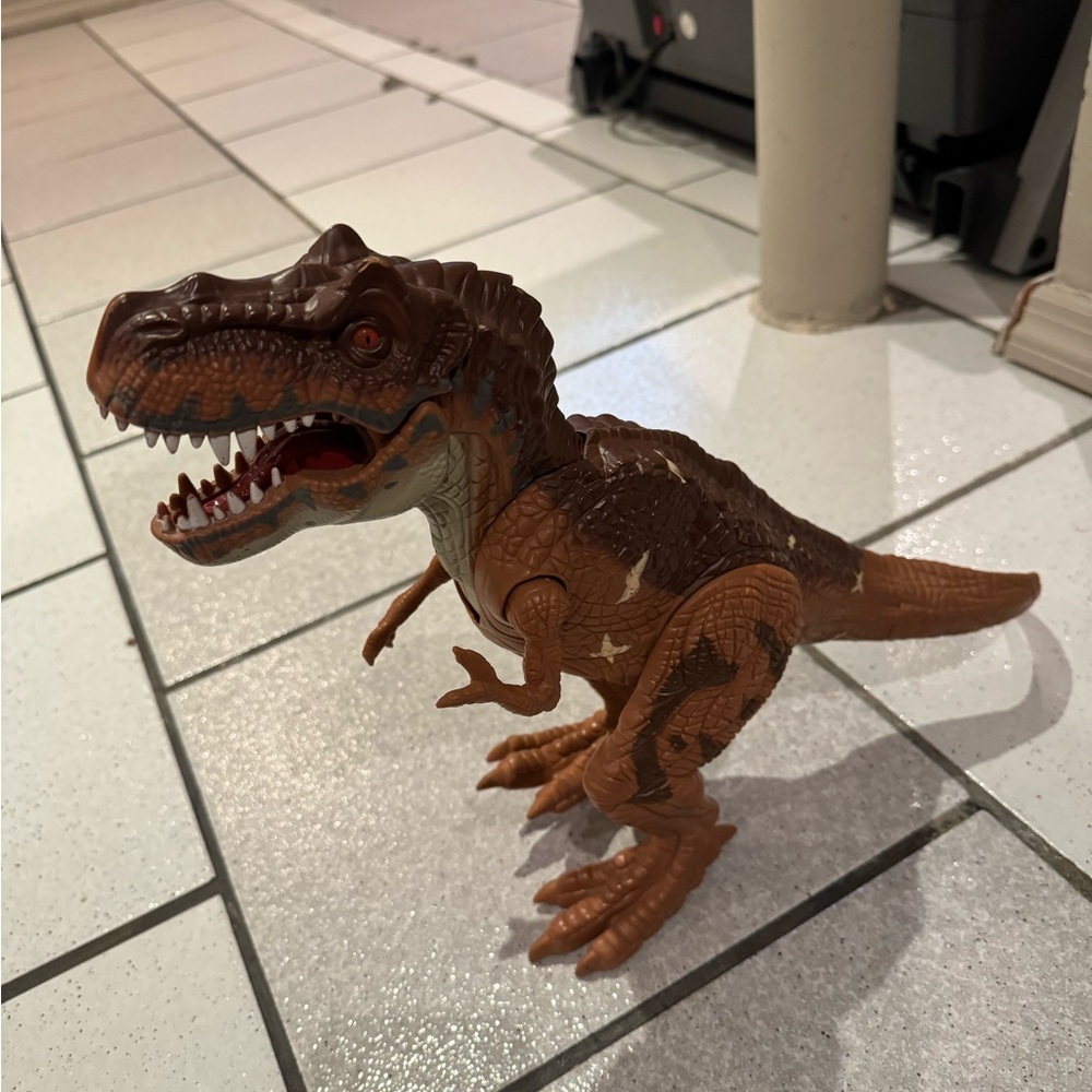 Animal Planet Toys “R” Us Interactive T-Rex Dinosaur Action Figure Lights Sounds